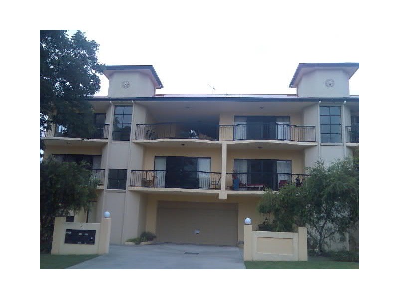 3/2- 4 Henry st, Redcliffe QLD 4020