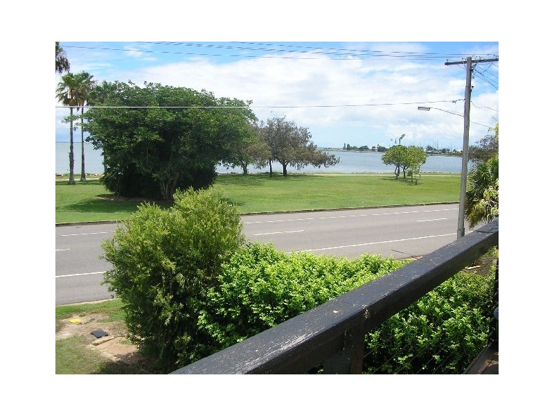 19 Endeavour Esplande, Scarborough QLD 4020