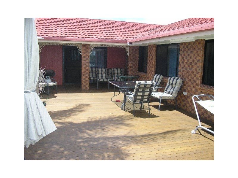 19 Endeavour Esplande, Scarborough QLD 4020