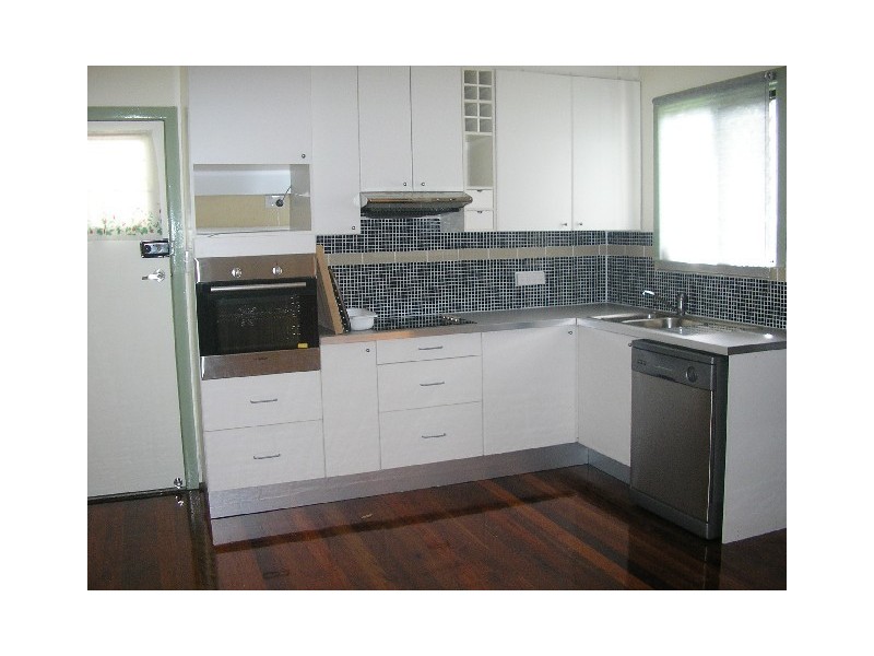 17 Ralph St, Clontarf QLD 4019