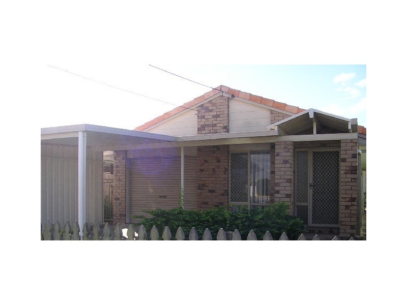 68 King St, Woody Point QLD 4019