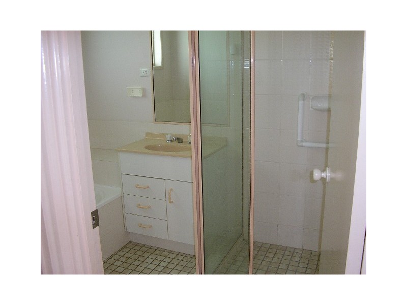 68 King St, Woody Point QLD 4019