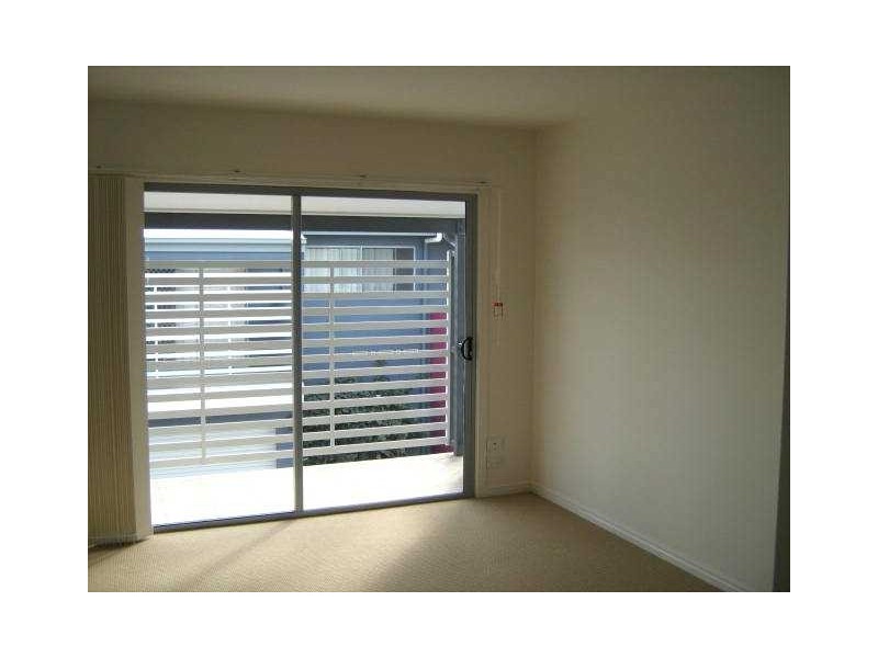 4/13-17 Caroline St, Woody Point QLD 4019