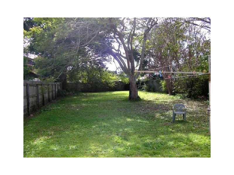 24 Alfred St, Woody Point QLD 4019