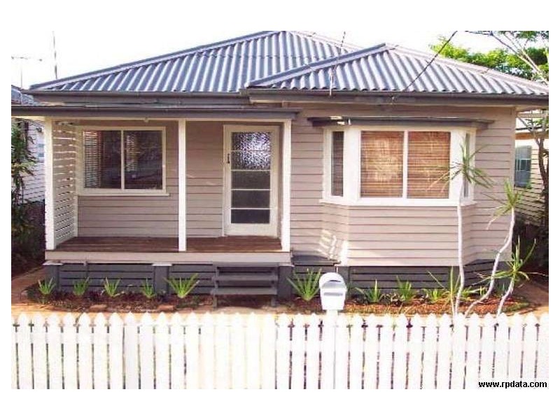 9 Maryborough Tce, Scarborough QLD 4020