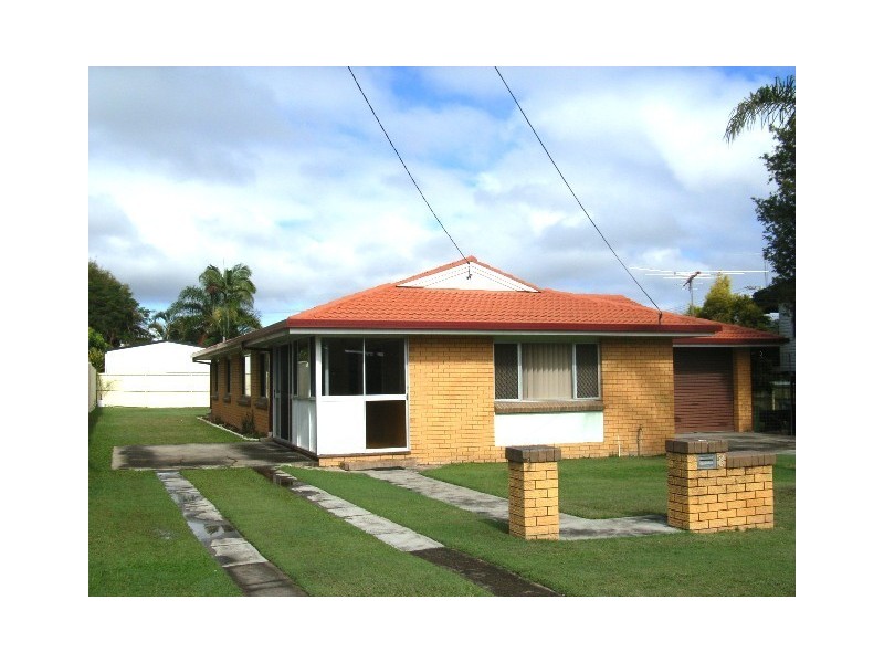 8a Amanda St, Scarborough QLD 4020
