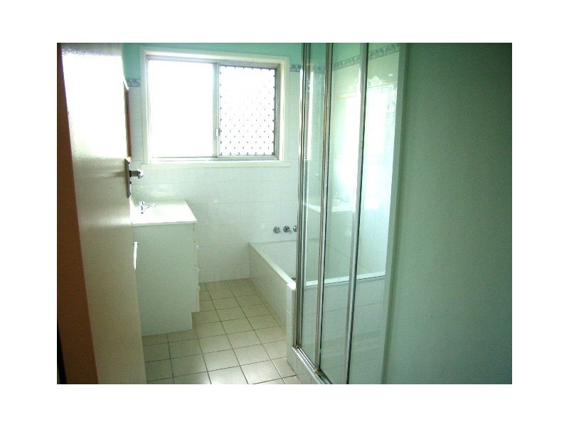 8a Amanda St, Scarborough QLD 4020