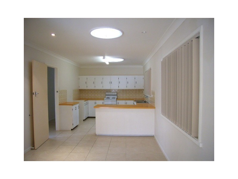 8a Amanda St, Scarborough QLD 4020