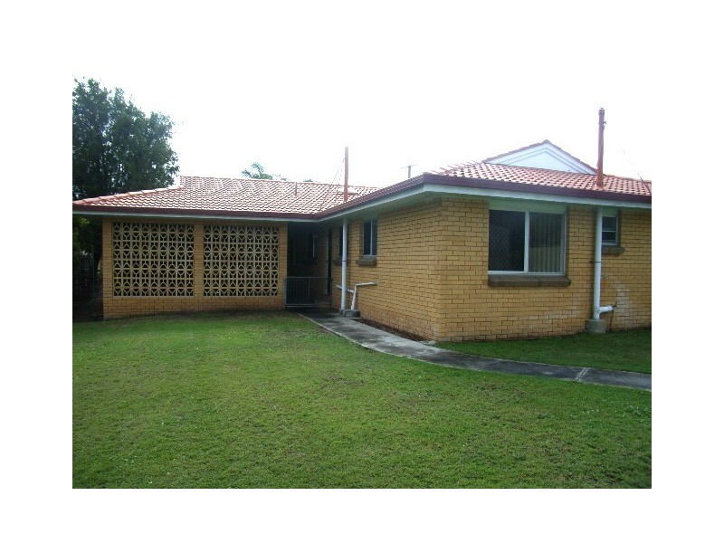8a Amanda St, Scarborough QLD 4020