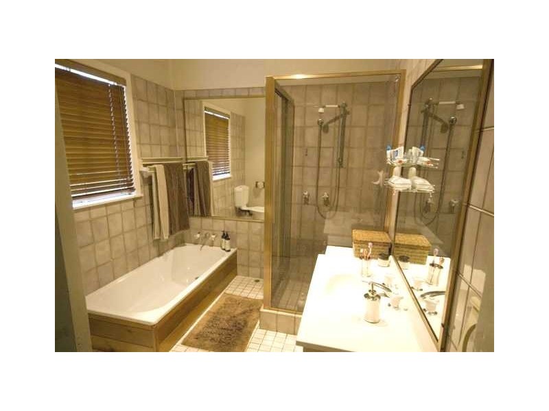 6 Brennan Rd, Scarborough QLD 4020