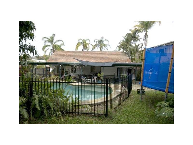 6 Brennan Rd, Scarborough QLD 4020