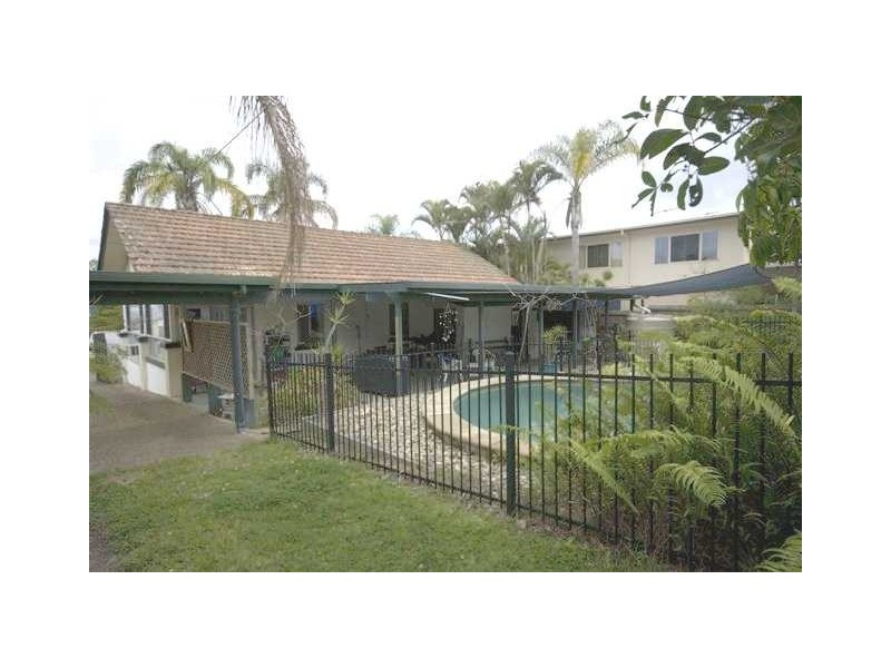 6 Brennan Rd, Scarborough QLD 4020