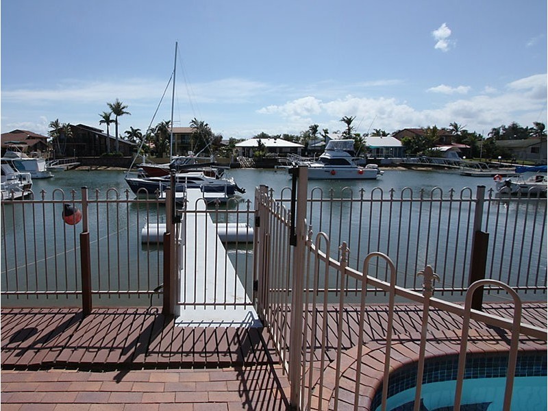 37 Australia Crt, Scarborough QLD 4020