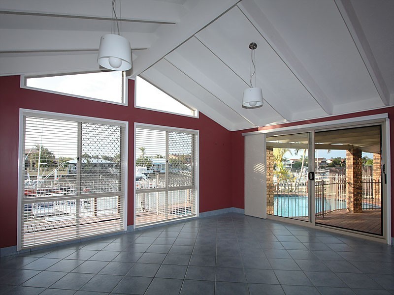 37 Australia Crt, Scarborough QLD 4020