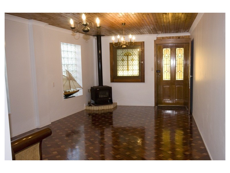 18 Whytecliffe Pde, Woody Point QLD 4019