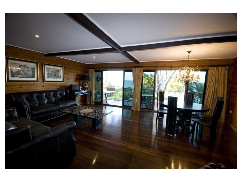 18 Whytecliffe Pde, Woody Point QLD 4019