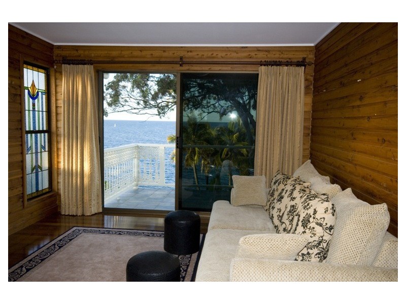 18 Whytecliffe Pde, Woody Point QLD 4019