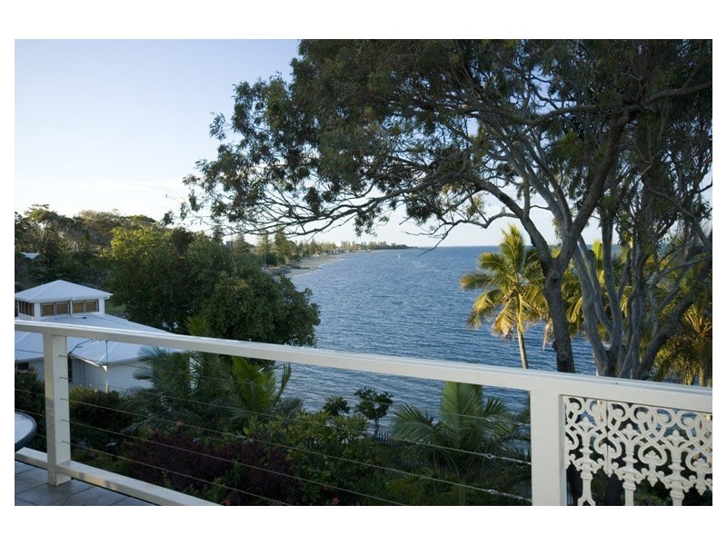 18 Whytecliffe Pde, Woody Point QLD 4019