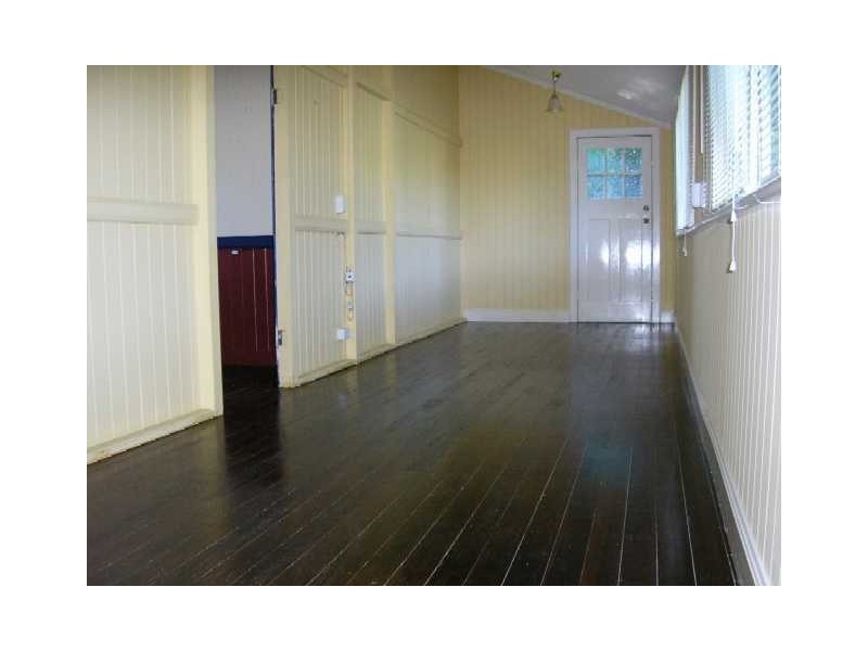 9 Rock Street, Scarborough QLD 4020