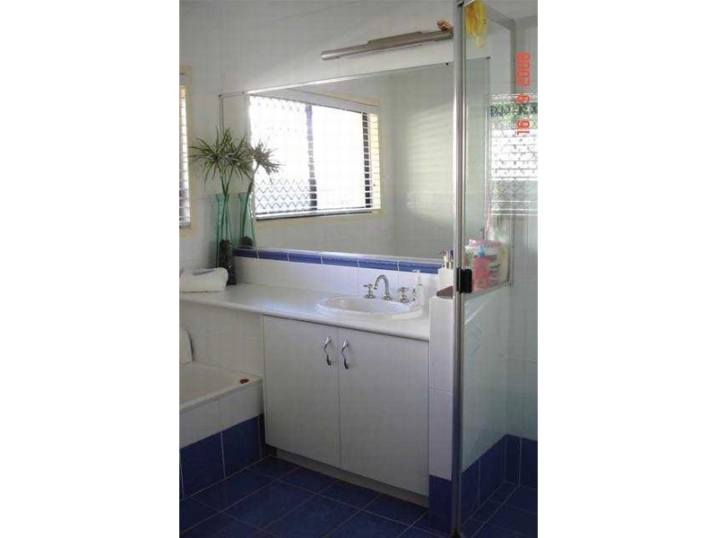 4 Mariner Crt, Scarborough QLD 4020