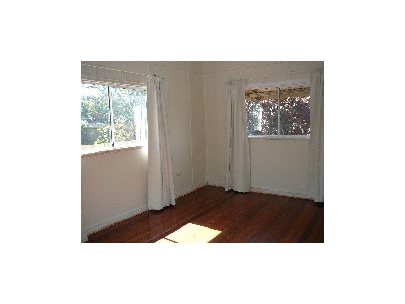 11 James, Scarborough QLD 4020