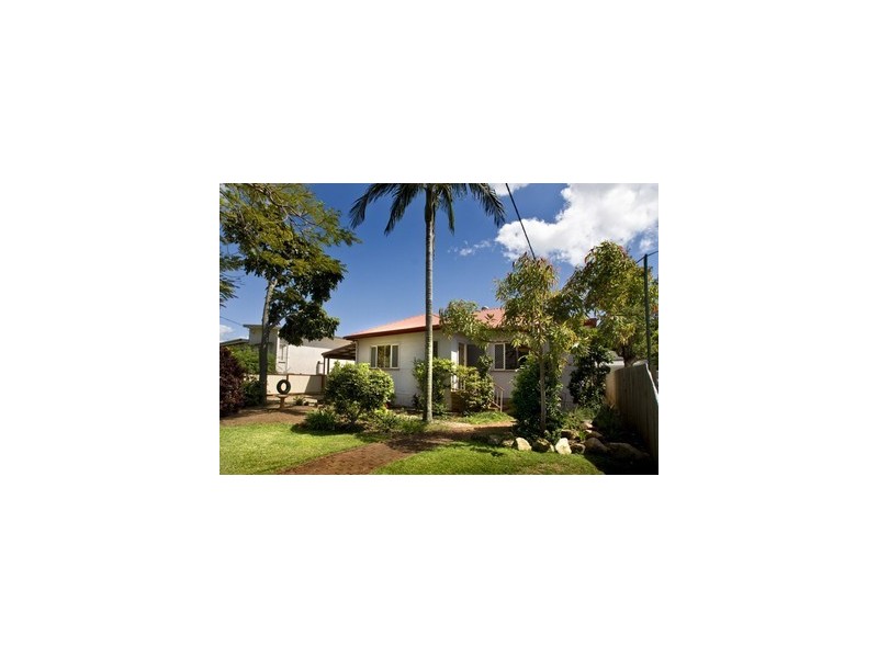 16 BRAMBLE ST, Woody Point QLD 4019