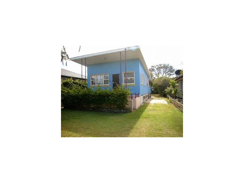 8 Woodcock ST, Scarborough QLD 4020