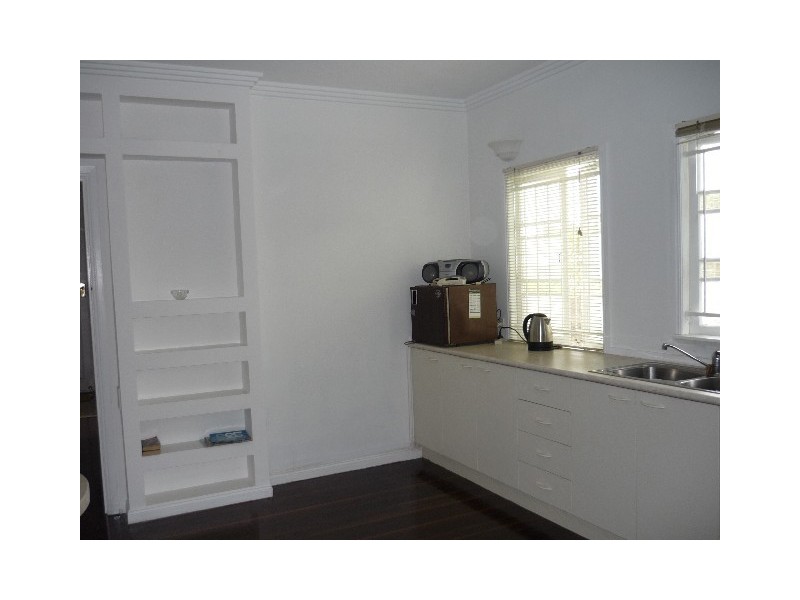 196 Scarborough Road, Scarborough QLD 4020