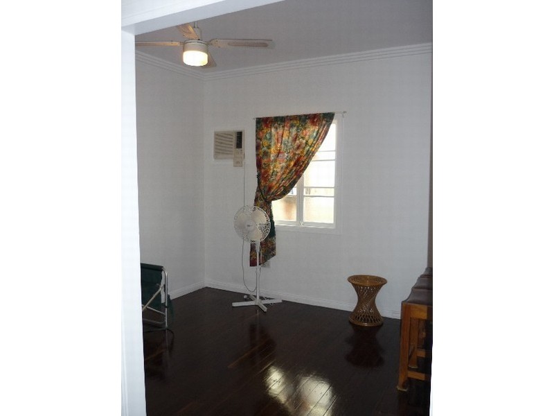 196 Scarborough Road, Scarborough QLD 4020