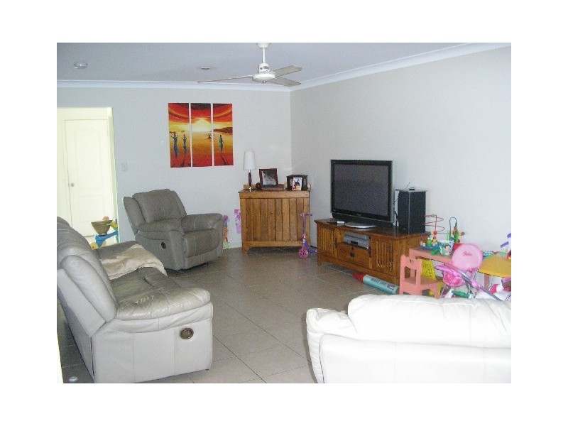 2/57 Higgs Street, Rothwell QLD 4022