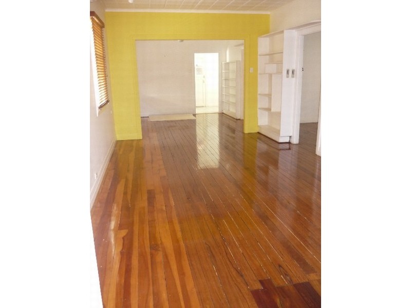 569 Oxley Ave, Scarborough QLD 4020