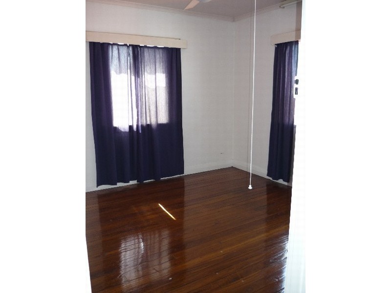 569 Oxley Ave, Scarborough QLD 4020