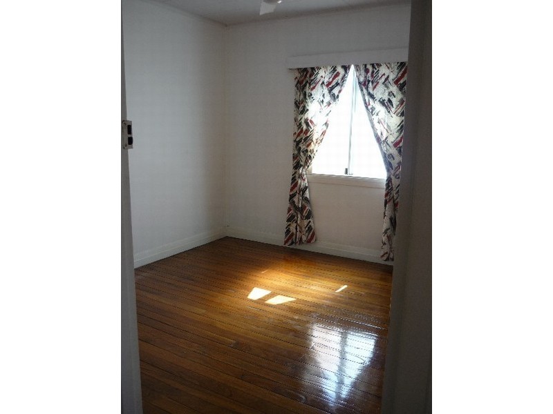 569 Oxley Ave, Scarborough QLD 4020