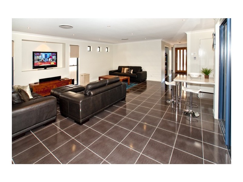 43 Lionheart Cres, Newport QLD 4020