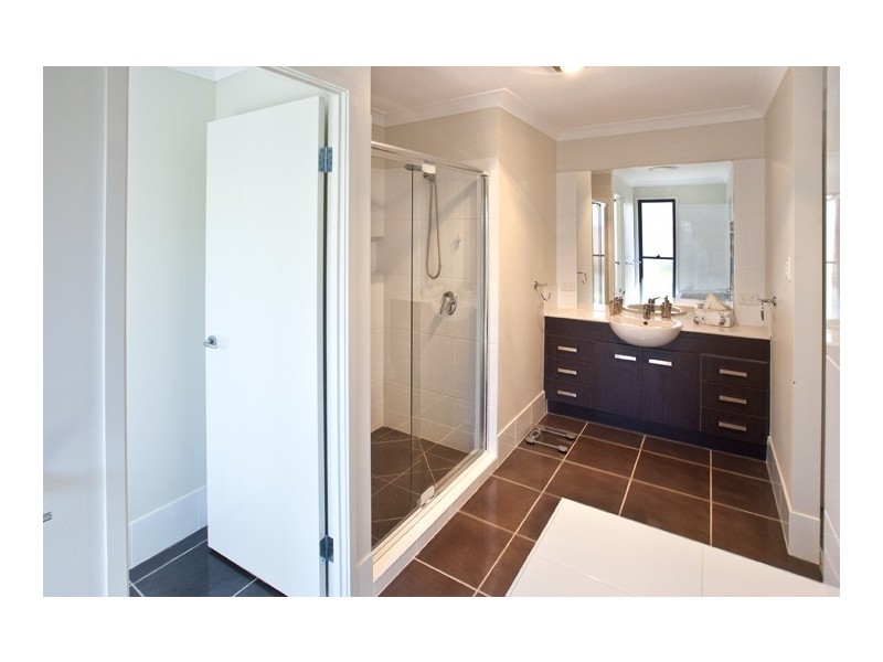 43 Lionheart Cres, Newport QLD 4020