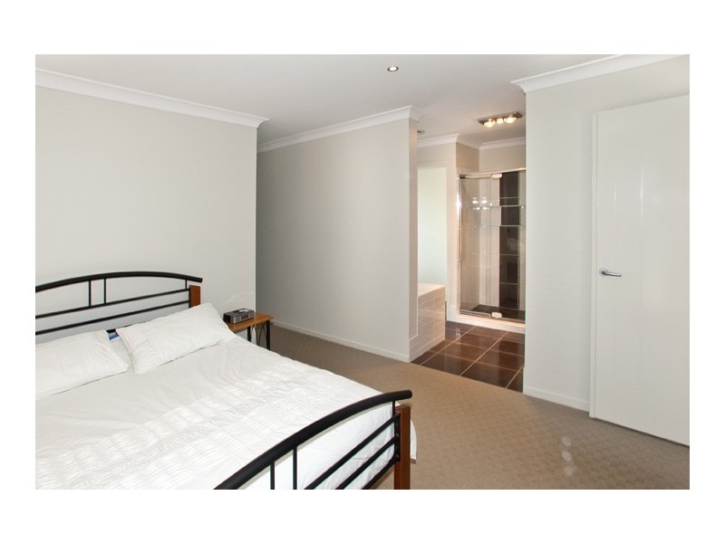 43 Lionheart Cres, Newport QLD 4020