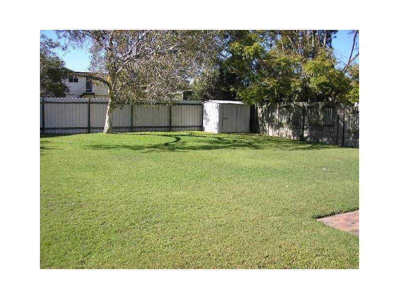 14 Sportsground Street, Redcliffe QLD 4020