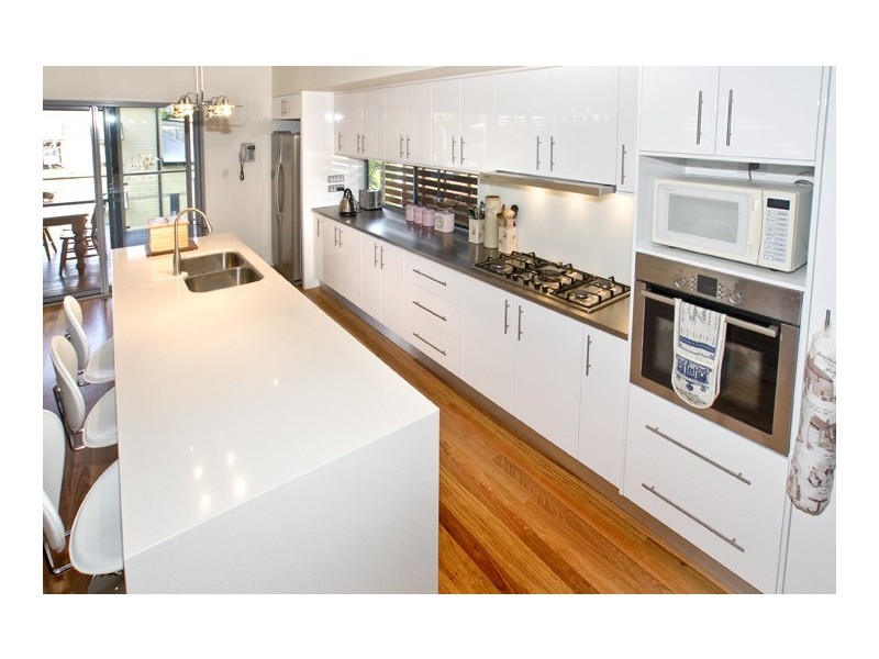 74 Palm Avenue, Shorncliffe QLD 4017