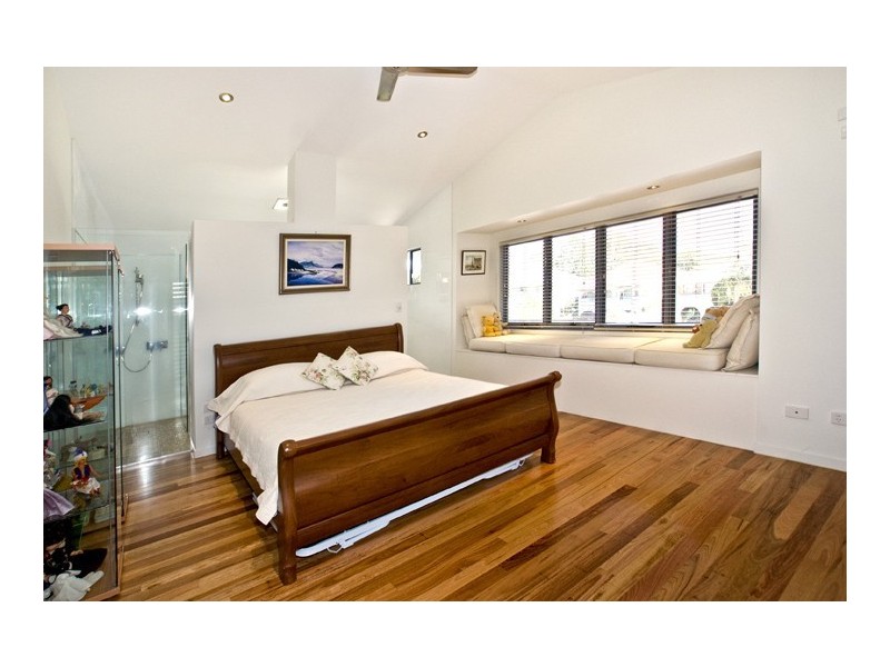 74 Palm Avenue, Shorncliffe QLD 4017