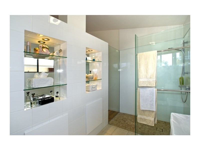 74 Palm Avenue, Shorncliffe QLD 4017