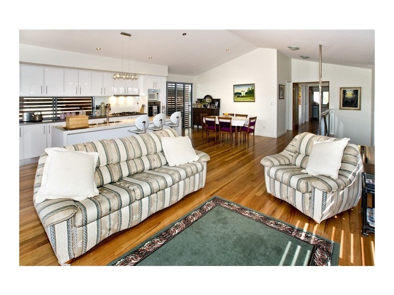 74 Palm Avenue, Shorncliffe QLD 4017