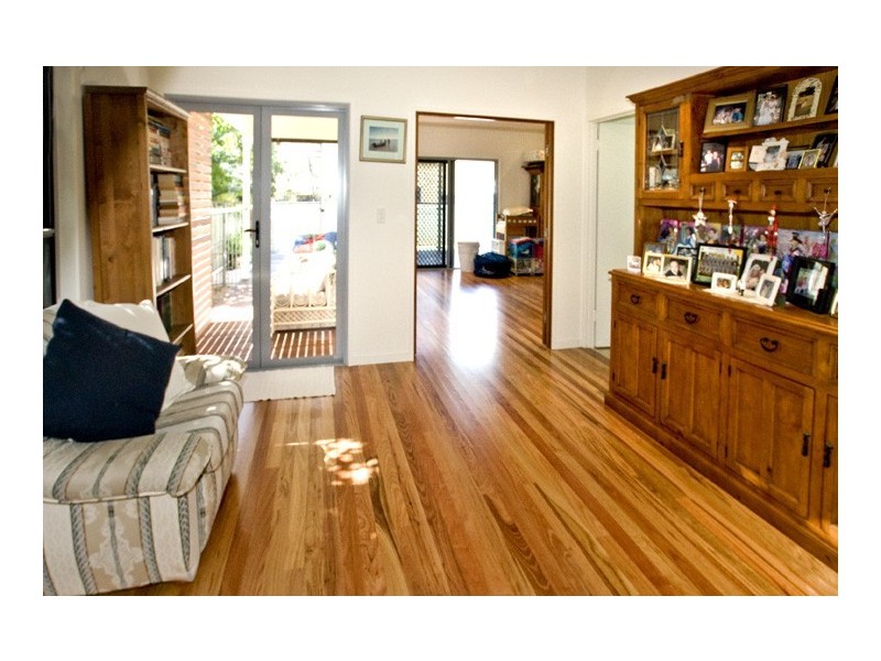 74 Palm Avenue, Shorncliffe QLD 4017