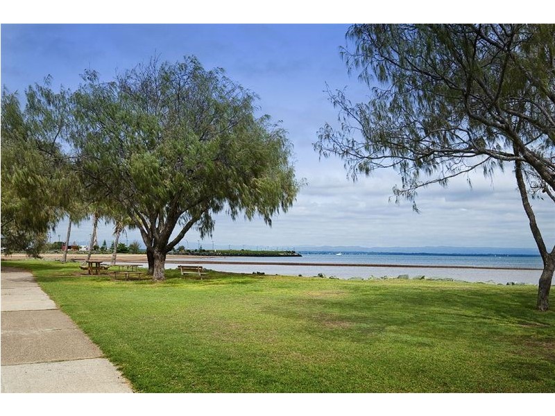 21 Fourth Avenue, Scarborough QLD 4020