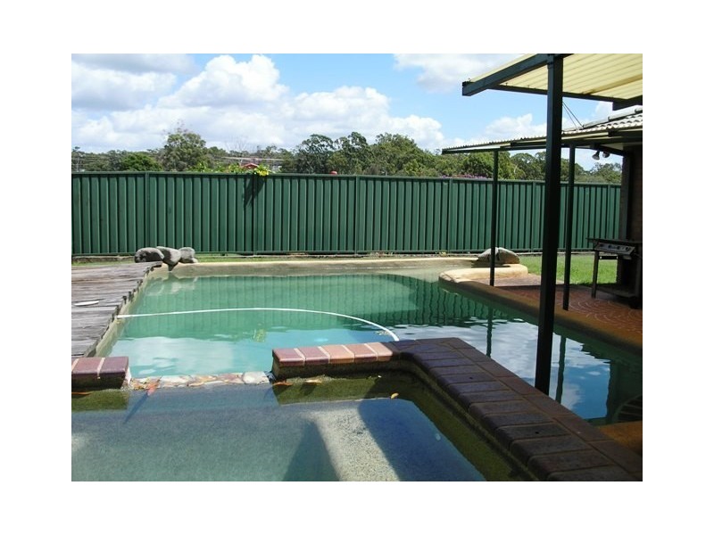 8 Montrose Place, Redland Bay QLD 4165