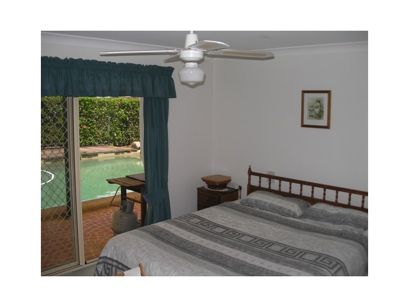 8 Montrose Place, Redland Bay QLD 4165