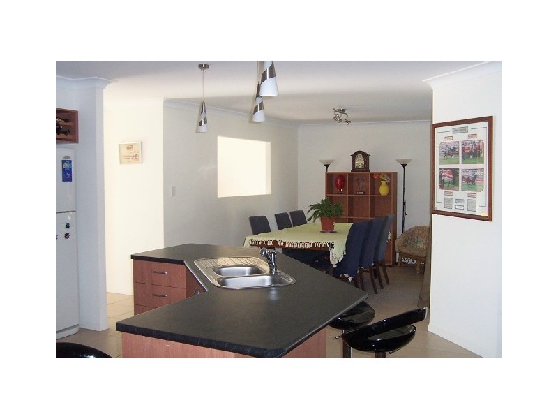 5 Caswell Crescent, Redland Bay QLD 4165