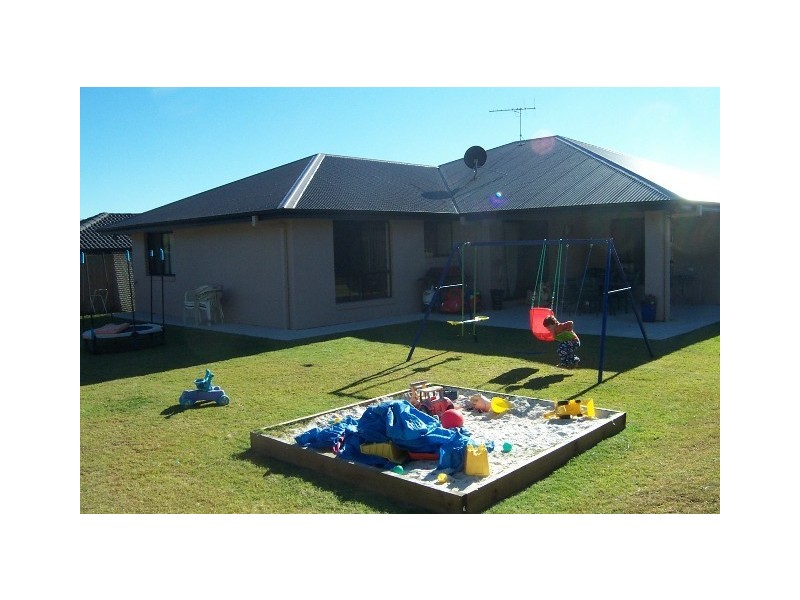 5 Caswell Crescent, Redland Bay QLD 4165