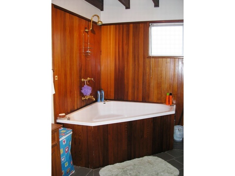 37 Torquay Rd, Redland Bay QLD 4165