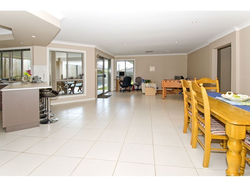 56 Aquila Street, Redland Bay QLD 4165