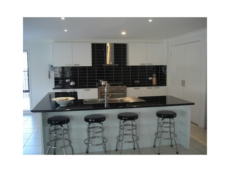 5 Creekwood St, Victoria Point QLD 4165